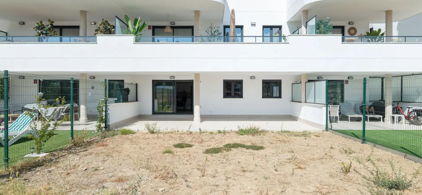 Продажа апартаментов на первом этаже в Estepona 4