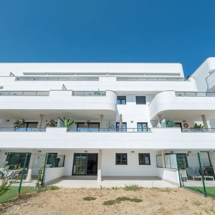 Продажа апартаментов на первом этаже в Estepona