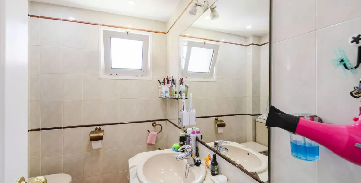 Sale of middle floor apartment in Benalmadena 7