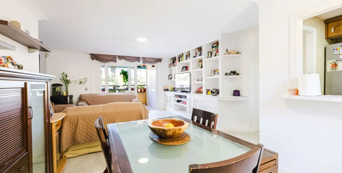 Sale of middle floor apartment in Benalmadena 16