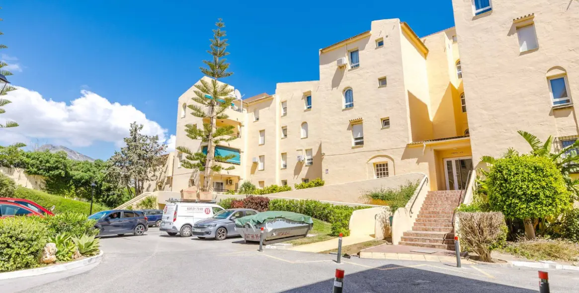 Sale of middle floor apartment in Benalmadena 26
