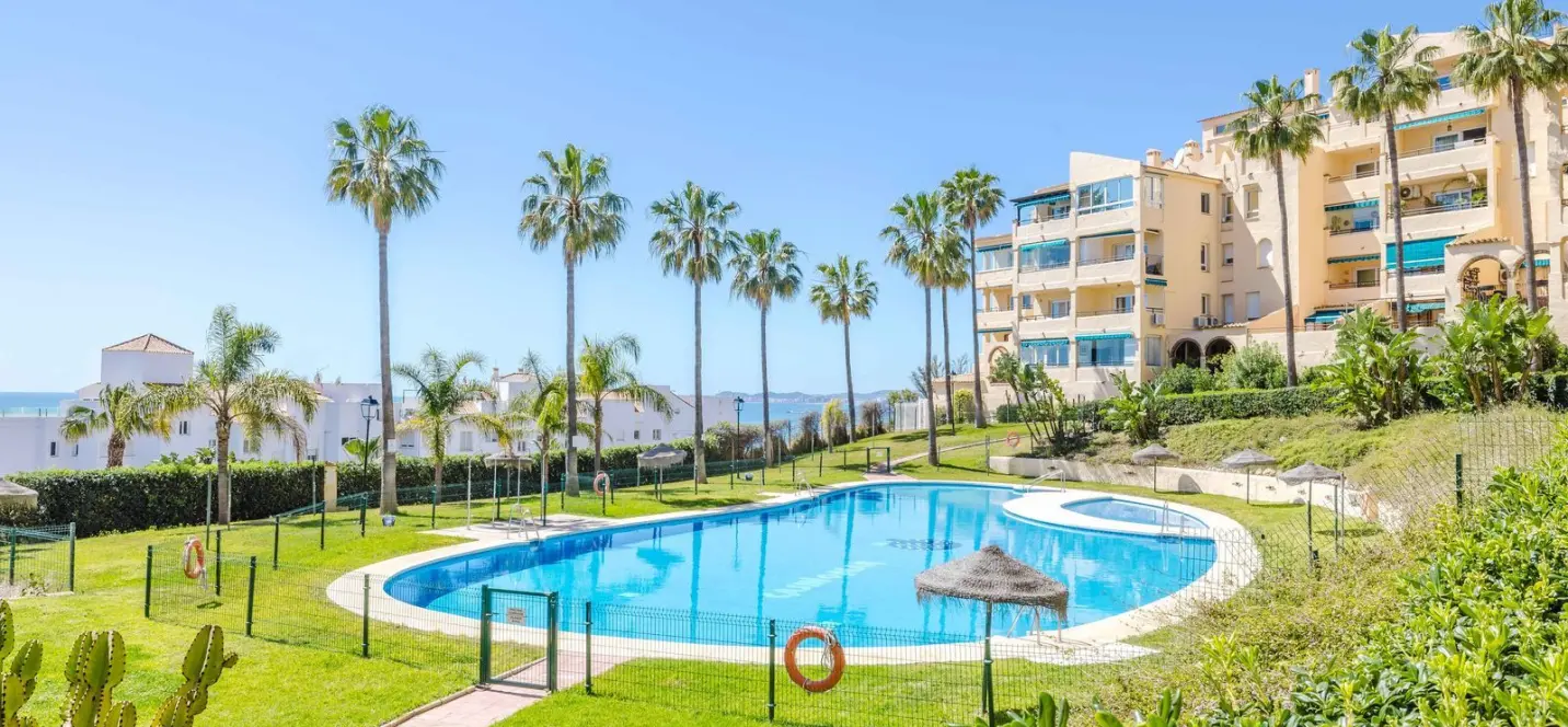 Sale of middle floor apartment in Benalmadena 1