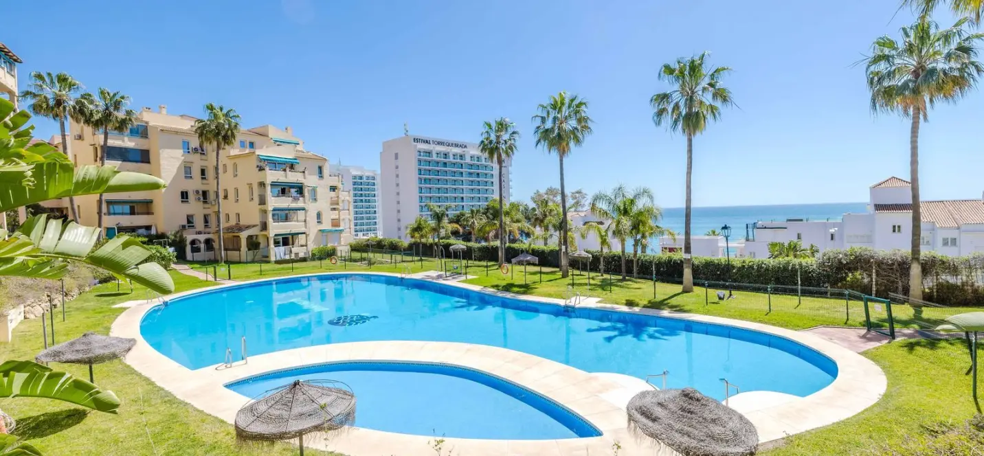 Sale of middle floor apartment in Benalmadena 2