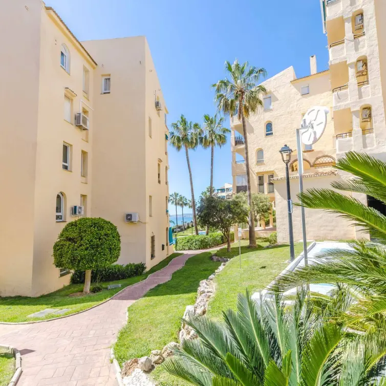 Sale of middle floor apartment in Benalmadena