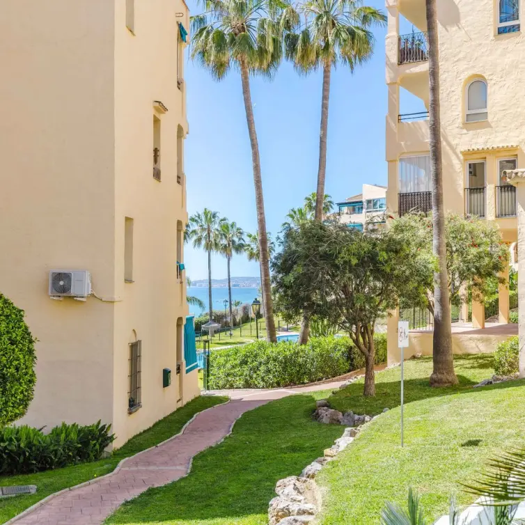 Sale of middle floor apartment in Benalmadena