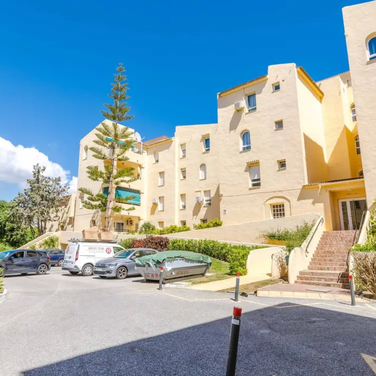Sale of middle floor apartment in Benalmadena