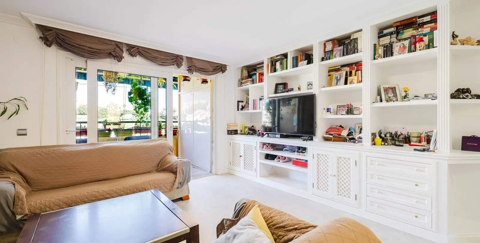 Venta de apartamento en planta media en Benalmadena 28