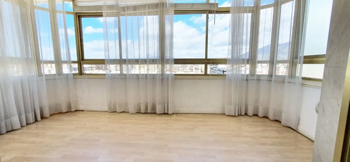 Venta de apartamento en planta media en Fuengirola 2