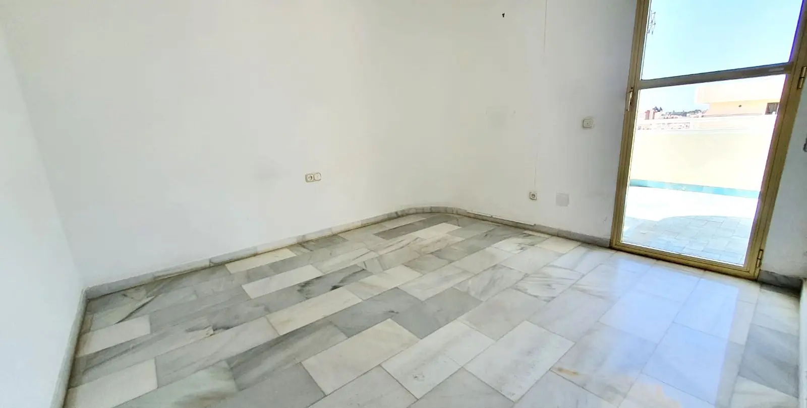 Продажа апартаментов на среднем этаже в Fuengirola 11