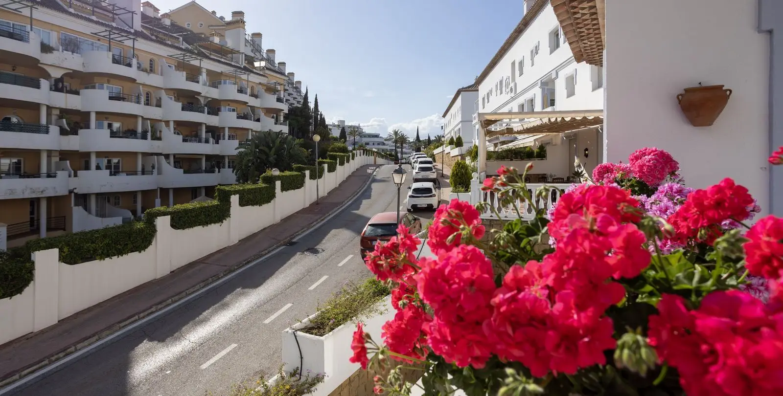 Sale of middle floor apartment in Nueva Andalucía 1