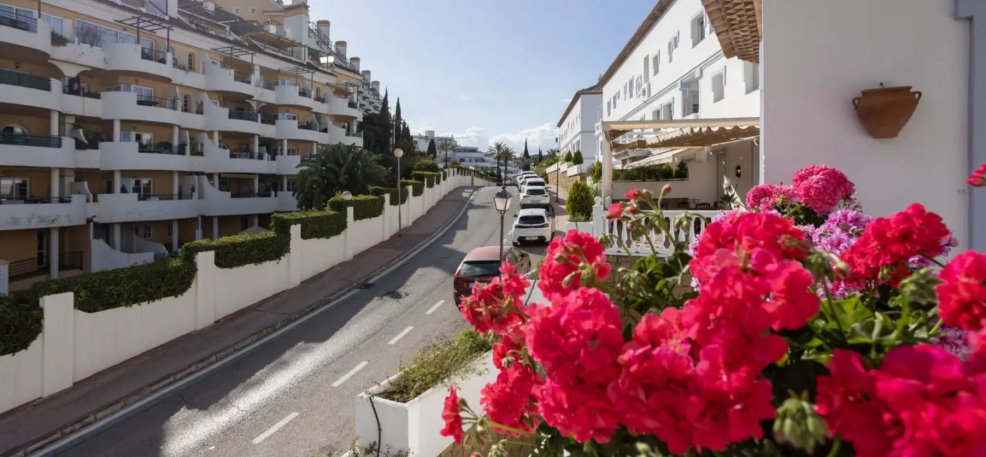 Venta de apartamento en planta media en Nueva Andalucía 0