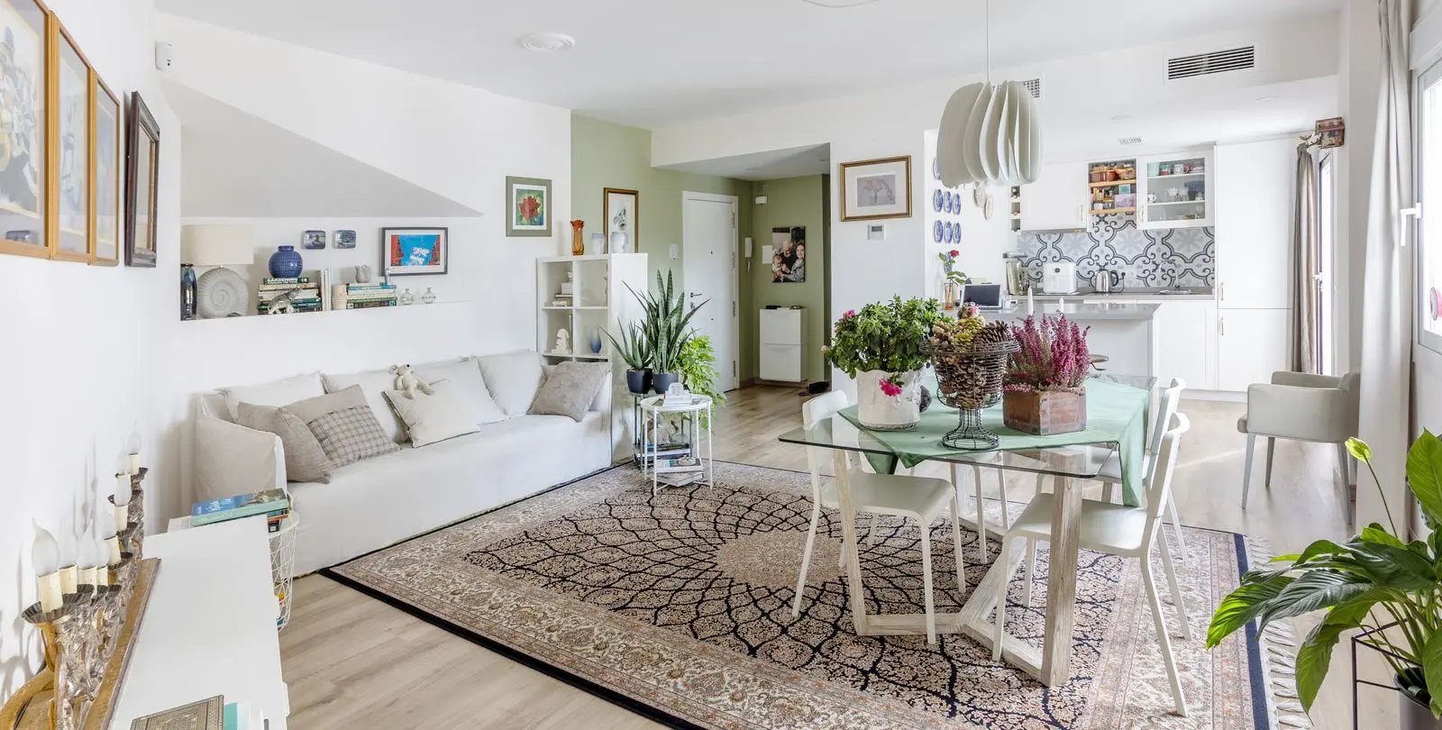 Sale of middle floor apartment in Nueva Andalucía 5