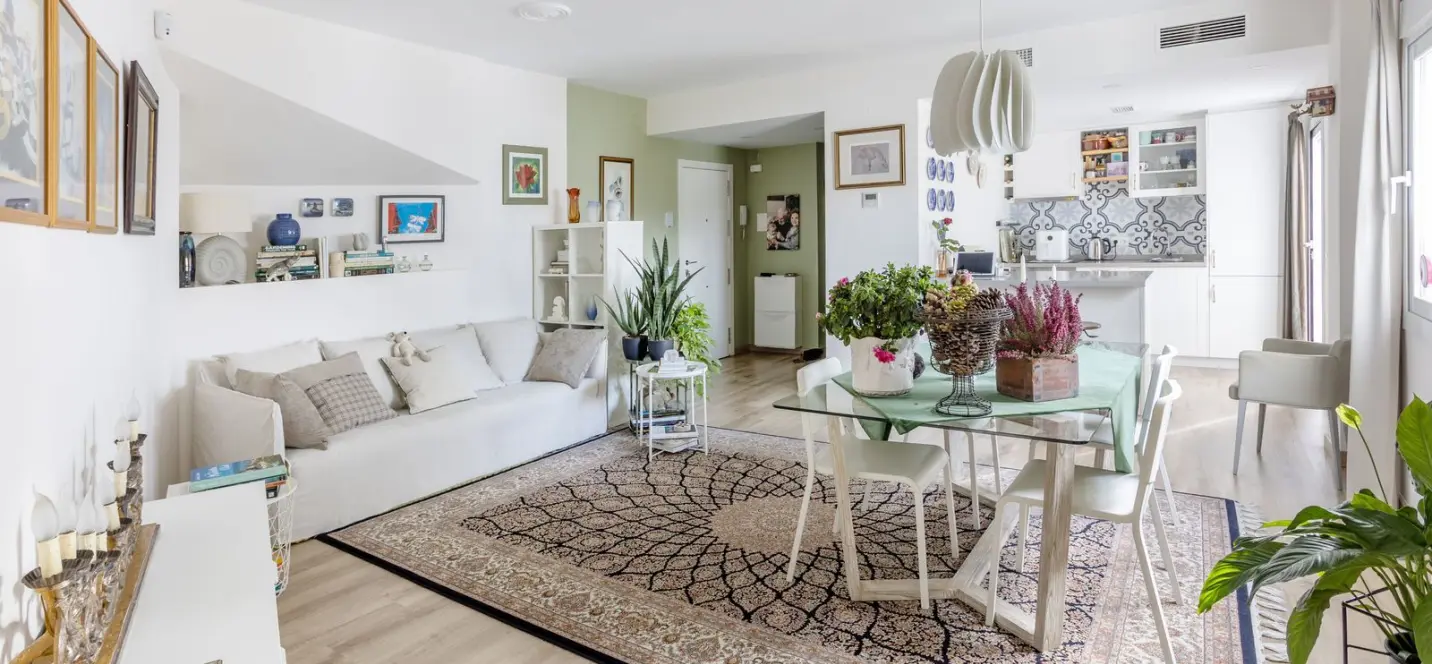 Venta de apartamento en planta media en Nueva Andalucía 4
