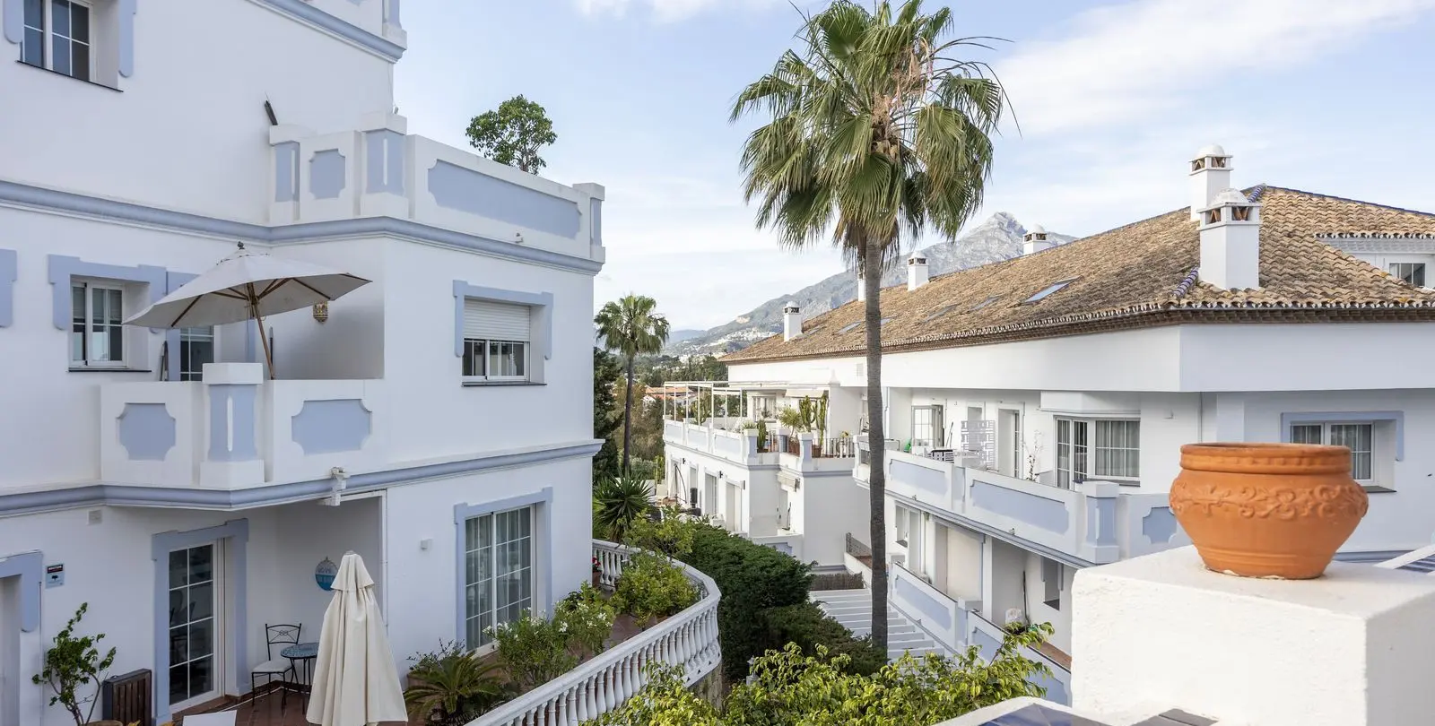 Sale of middle floor apartment in Nueva Andalucía 24