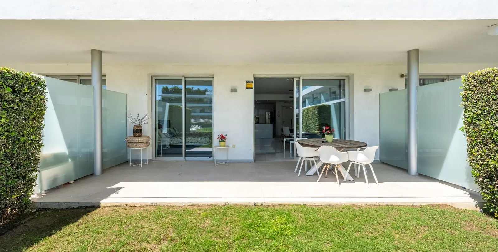 Продажа апартаментов на первом этаже в Bel Air 4