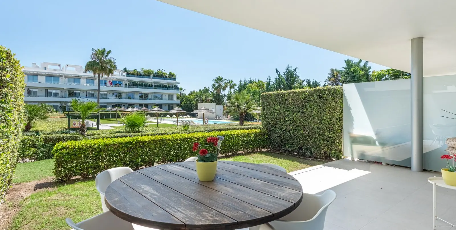 Продажа апартаментов на первом этаже в Bel Air 10