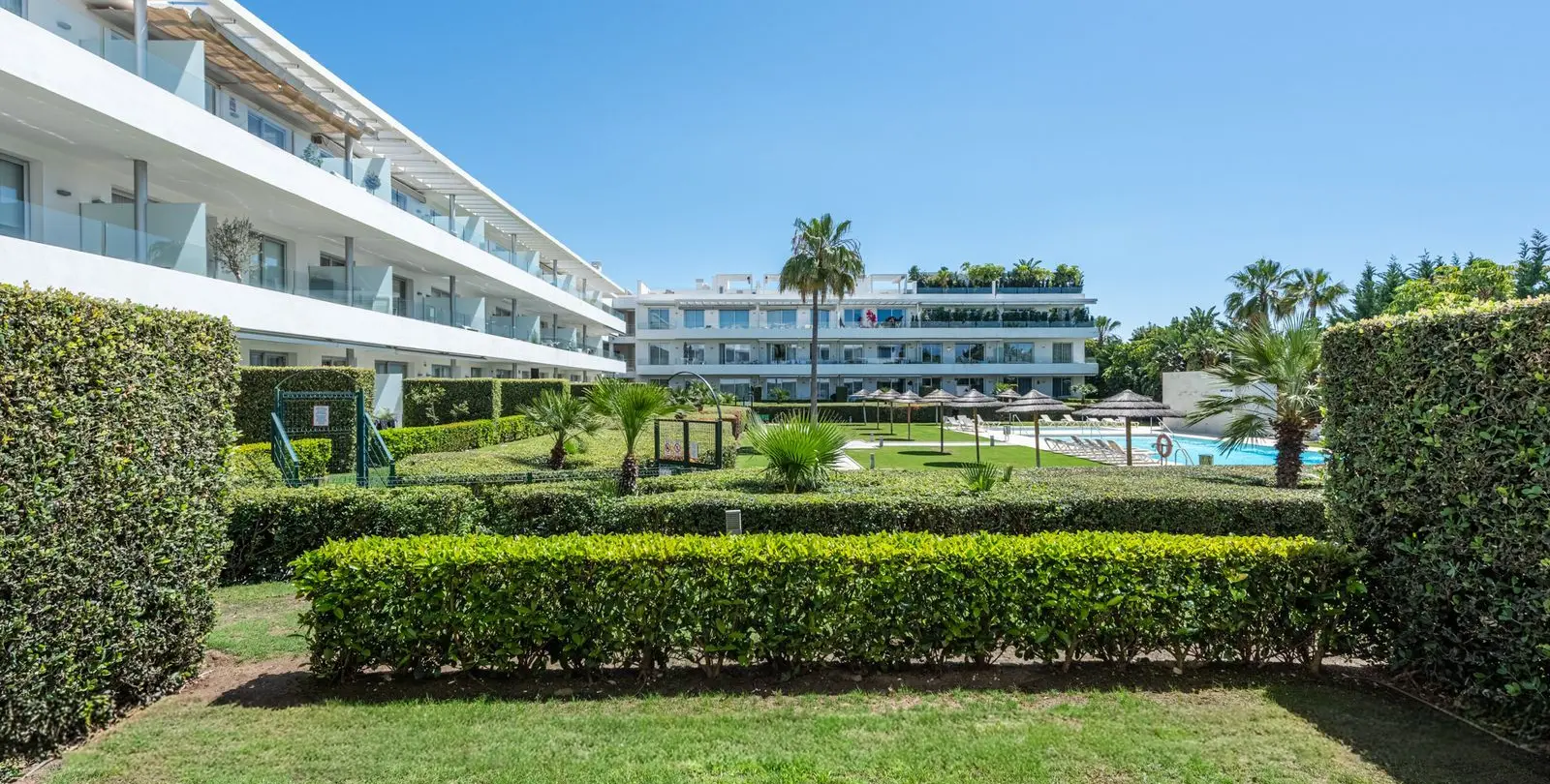 Продажа апартаментов на первом этаже в Bel Air 19