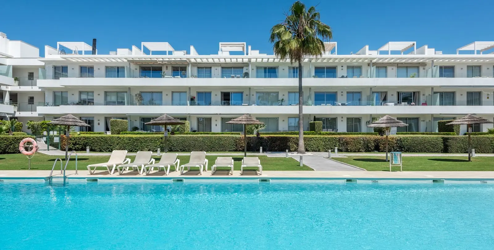 Продажа апартаментов на первом этаже в Bel Air 22