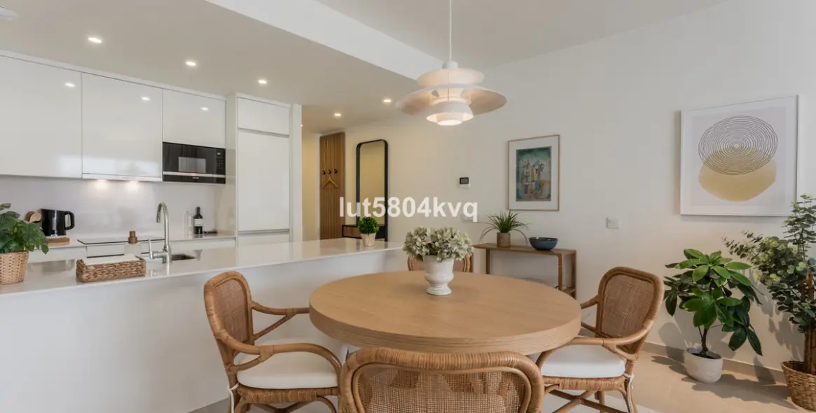 Продажа апартаментов на среднем этаже в Estepona 5