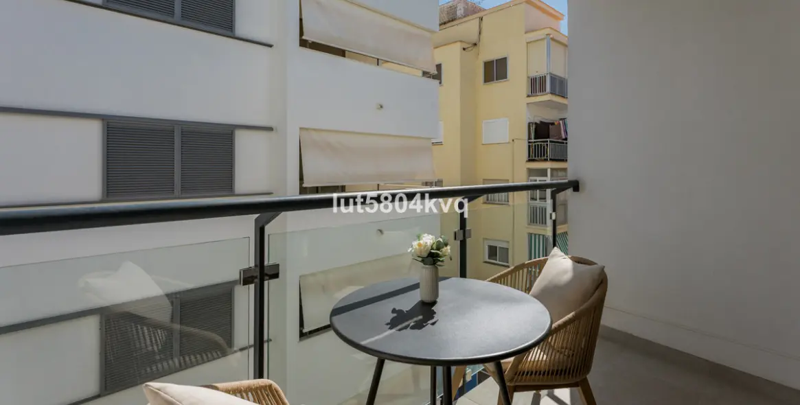 Продажа апартаментов на среднем этаже в Estepona 6