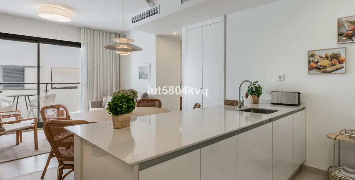 Продажа апартаментов на среднем этаже в Estepona 9