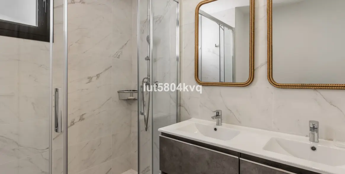 Продажа апартаментов на среднем этаже в Estepona 38