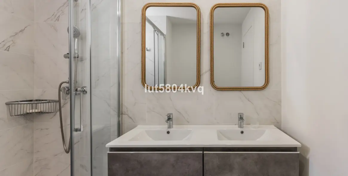 Продажа апартаментов на среднем этаже в Estepona 40