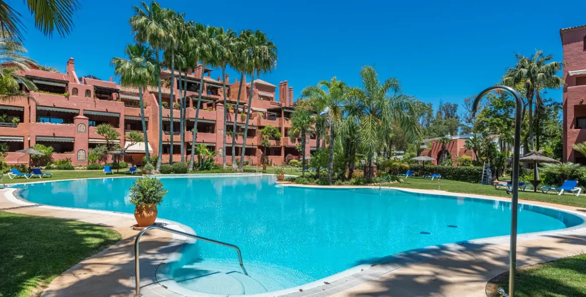 Sale of ground floor apartment in Guadalmina Baja 1