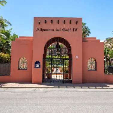 Sale of ground floor apartment in Guadalmina Baja