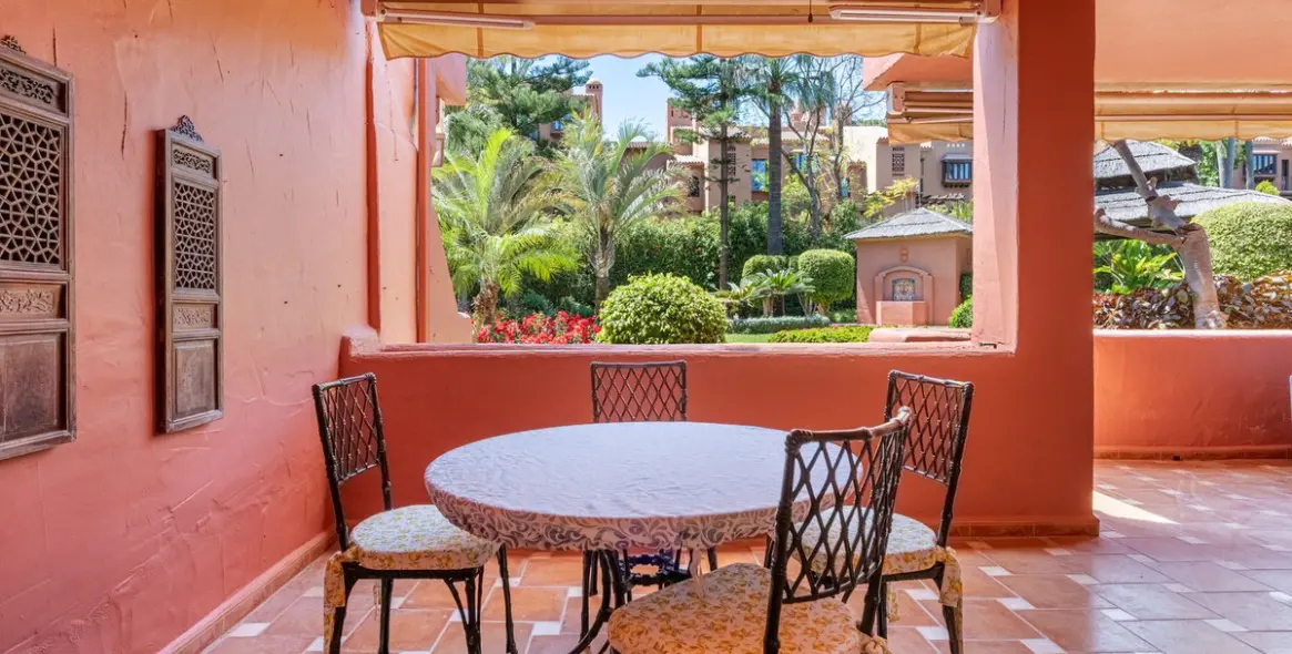 Sale of ground floor apartment in Guadalmina Baja 11