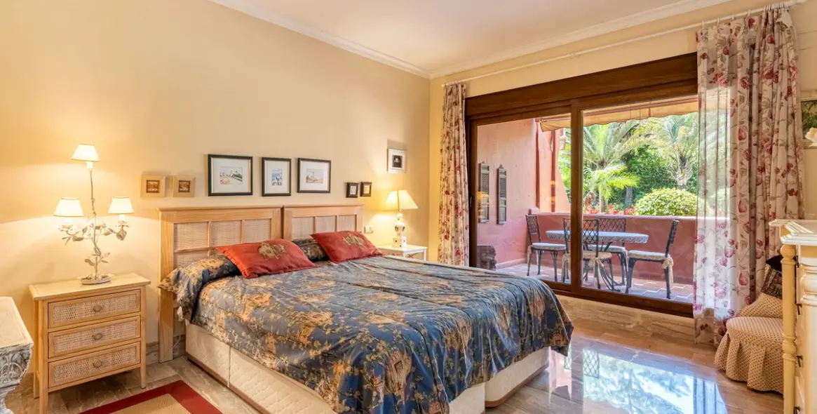 Sale of ground floor apartment in Guadalmina Baja 12