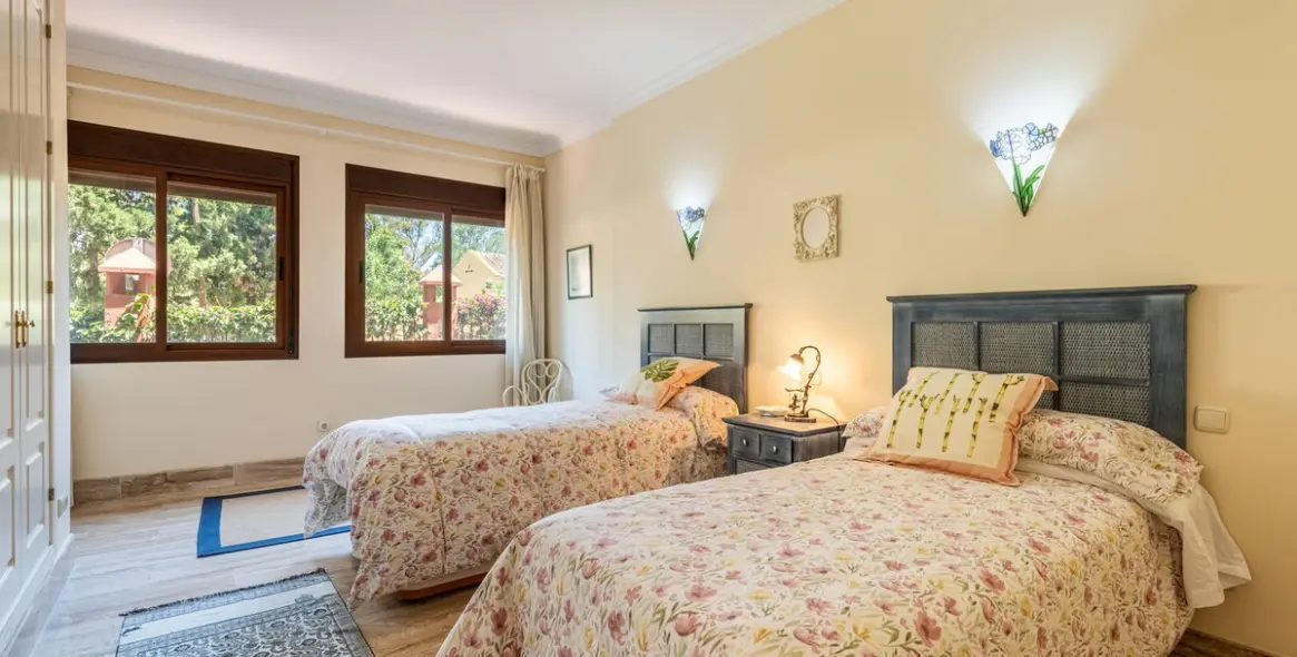 Sale of ground floor apartment in Guadalmina Baja 15