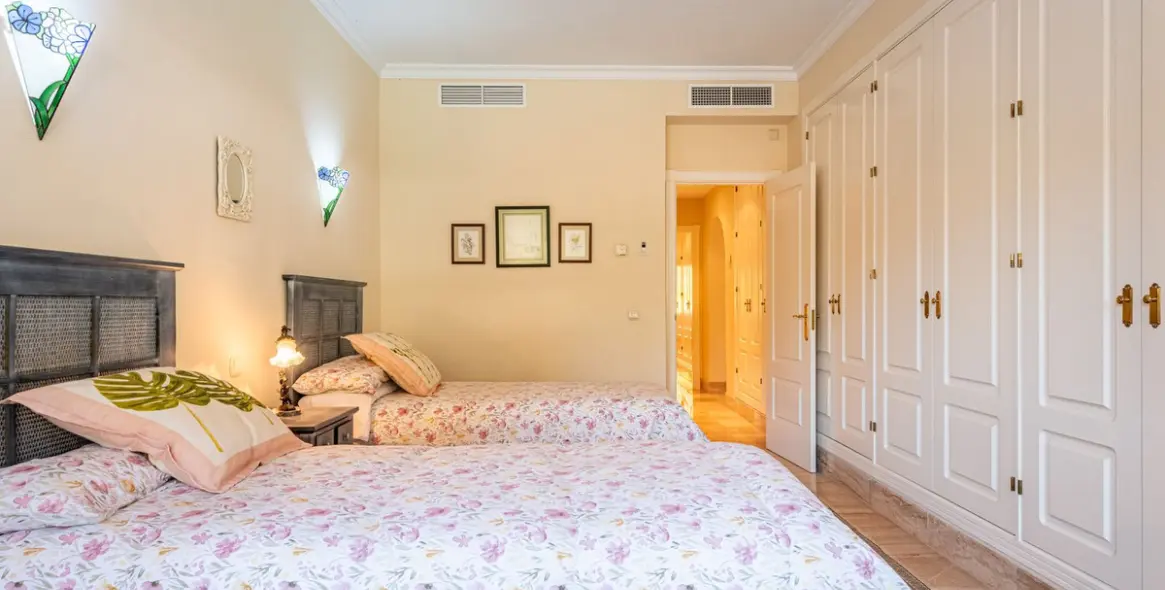 Sale of ground floor apartment in Guadalmina Baja 16