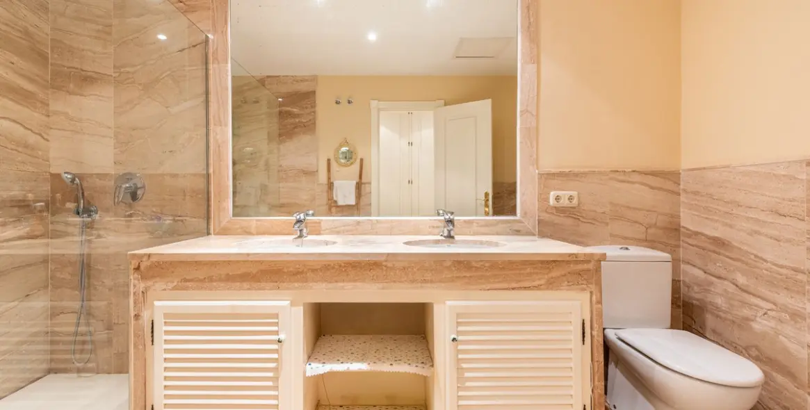 Sale of ground floor apartment in Guadalmina Baja 17