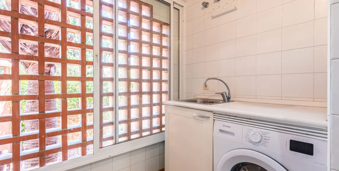 Sale of ground floor apartment in Guadalmina Baja 20