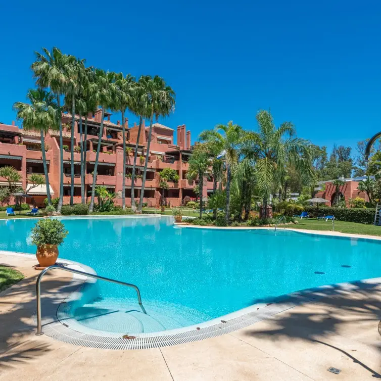 Sale of ground floor apartment in Guadalmina Baja