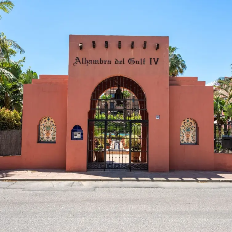 Sale of ground floor apartment in Guadalmina Baja