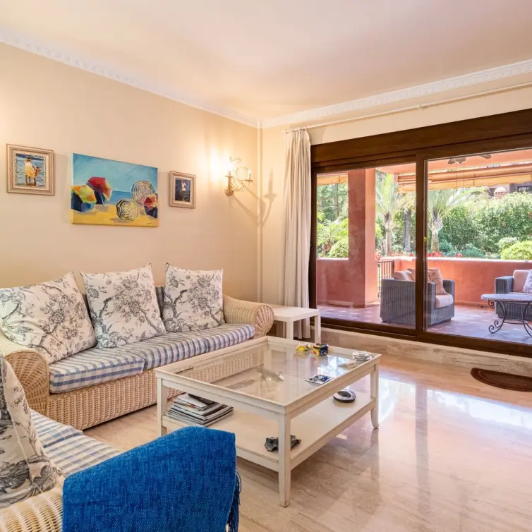 Sale of ground floor apartment in Guadalmina Baja