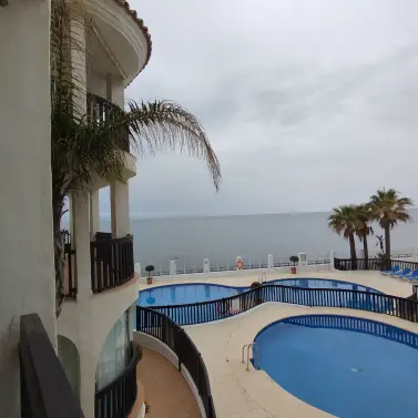 Sale of middle floor apartment in Calahonda