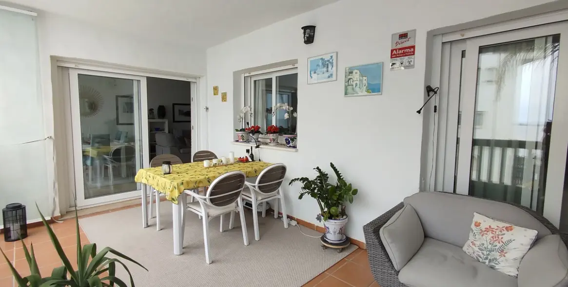 Sale of middle floor apartment in Calahonda 9