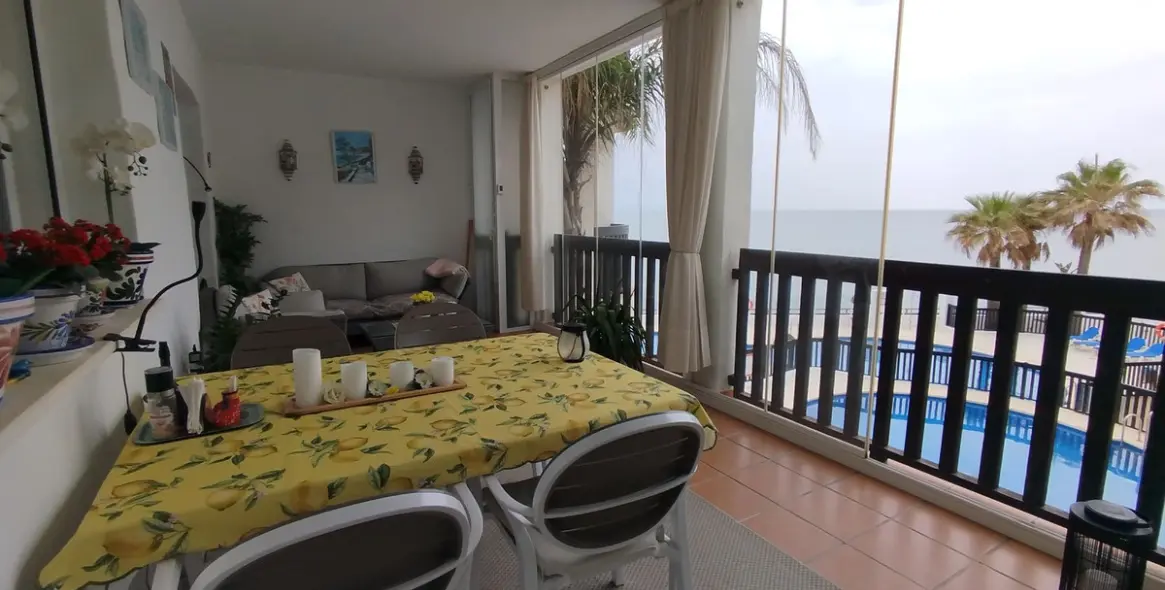 Sale of middle floor apartment in Calahonda 12