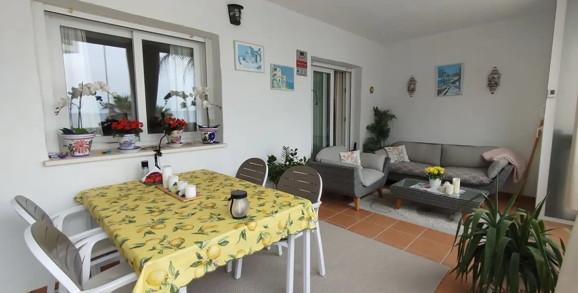 Sale of middle floor apartment in Calahonda 13
