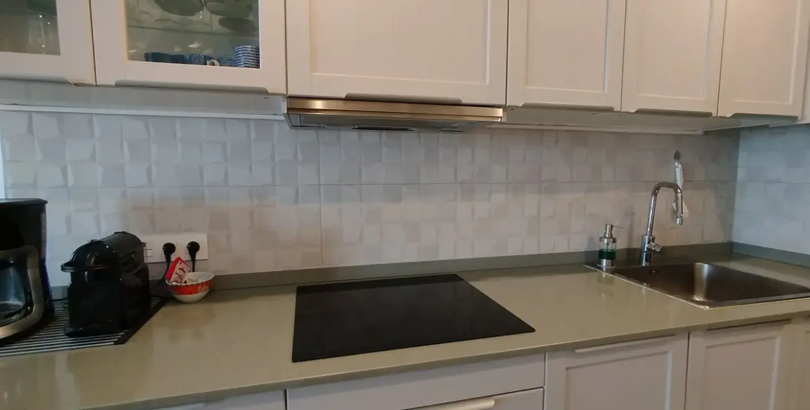 Sale of middle floor apartment in Calahonda 15