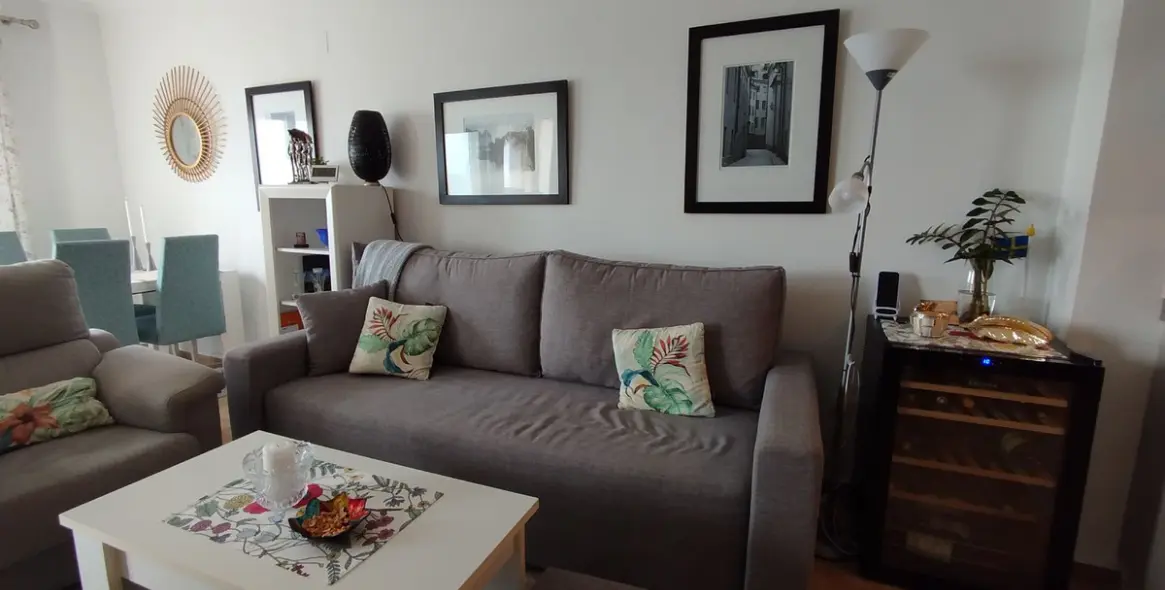 Sale of middle floor apartment in Calahonda 18