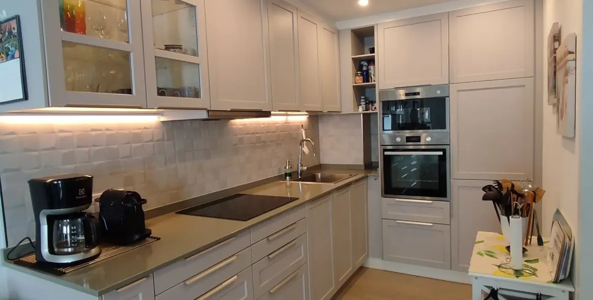 Sale of middle floor apartment in Calahonda 21