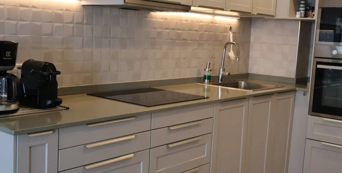 Sale of middle floor apartment in Calahonda 24