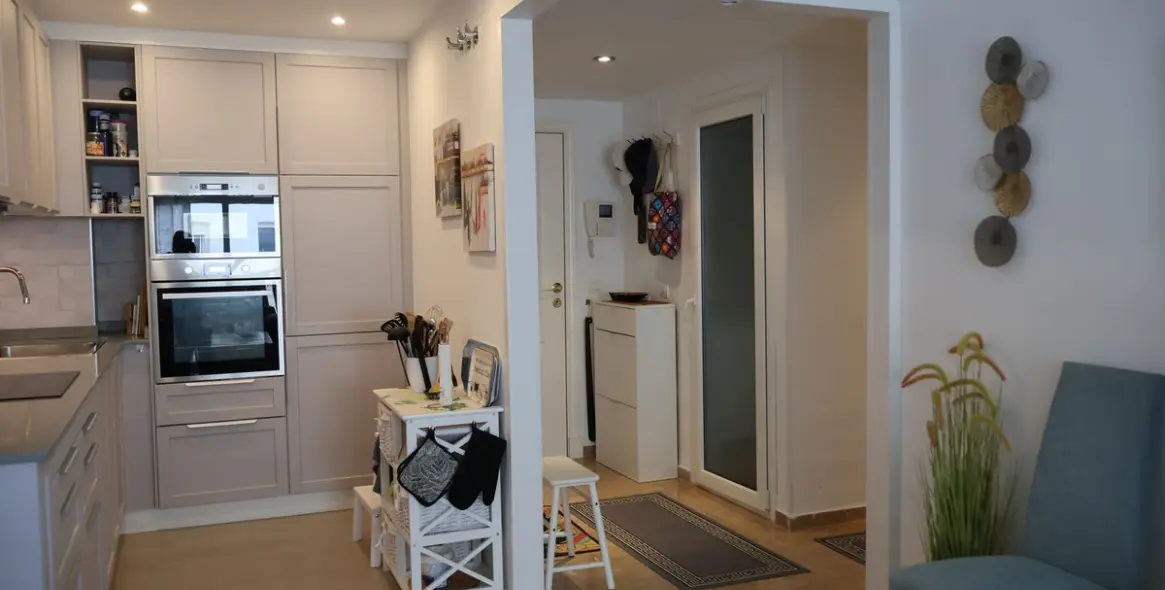 Sale of middle floor apartment in Calahonda 25