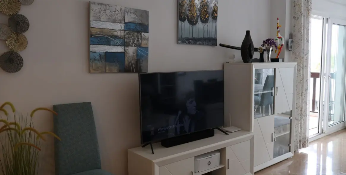Sale of middle floor apartment in Calahonda 26