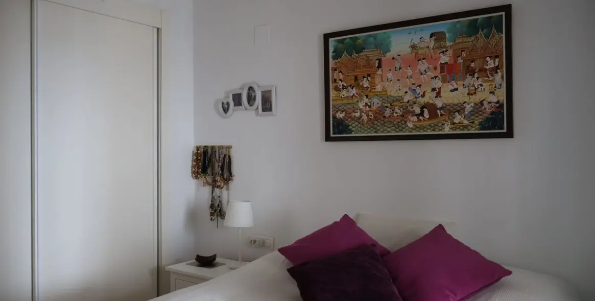 Sale of middle floor apartment in Calahonda 28