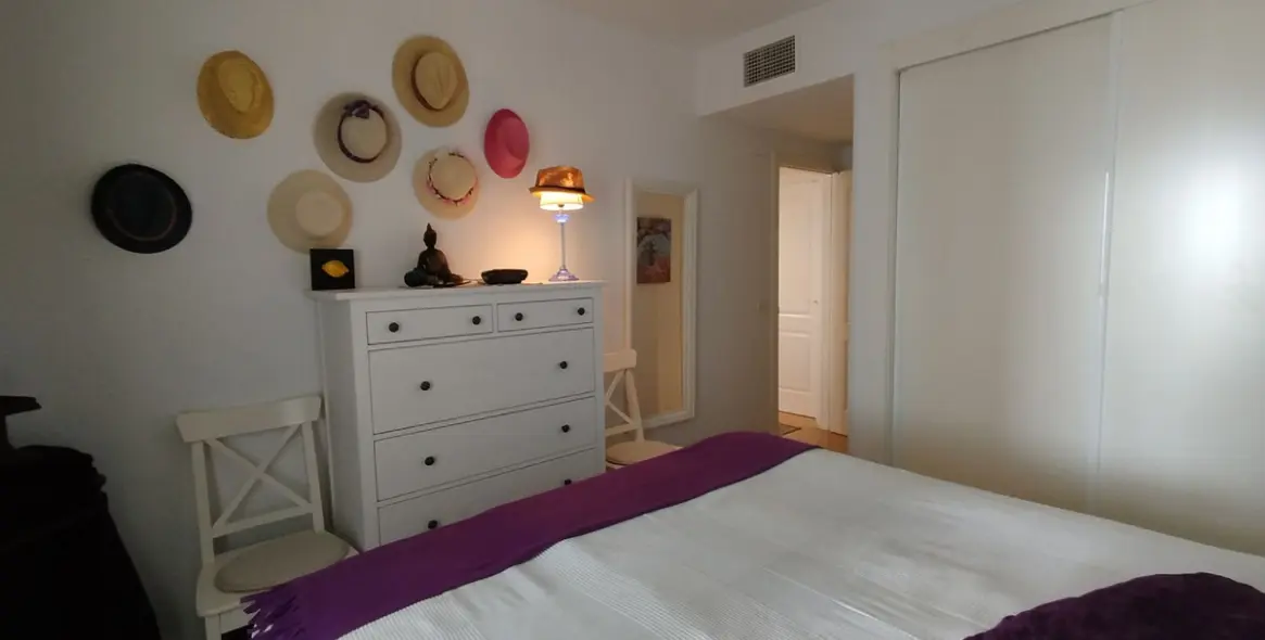 Sale of middle floor apartment in Calahonda 31